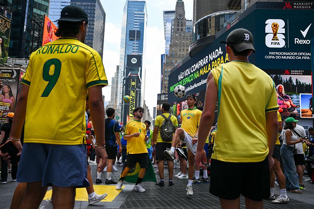 🎉 NY Berubah Menjadi Maracanã! Suporter Brasil Serbu Times Square